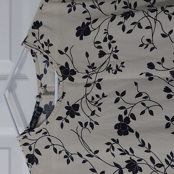 Long sleeve maxi dress,beige with black flowers - Picture 2 of 9